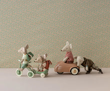 Load image into Gallery viewer, Maileg - Abri a Tricycle, Mouse - Green