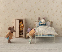 Load image into Gallery viewer, Maileg - Suit, Mum Mouse