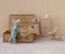 Load image into Gallery viewer, Mum &amp; Dad Mice in Cigar Box