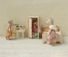 Load image into Gallery viewer, Maileg - Queen Mouse, Mum