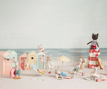 Load image into Gallery viewer, Maileg - Beach Mice, Little Brother in Cabin de Plage