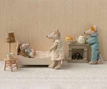 Load image into Gallery viewer, Mum &amp; Dad Mice in Cigar Box