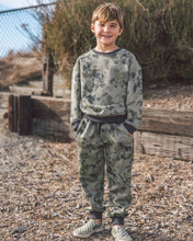 Load image into Gallery viewer, Feather 4 Arrow - Bowie Camo Fleece Jogger - Oil Green