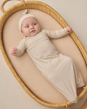 Load image into Gallery viewer, Quincy Mae - Bamboo Baby Gown + Hat Set - Oat Gingham