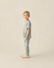 Load image into Gallery viewer, RYLEE + CRU - COVE ESSENTIAL POCKET TEE - HEATHERED SEA GREEN