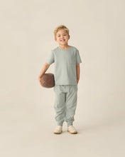 Load image into Gallery viewer, RYLEE + CRU - COVE ESSENTIAL POCKET TEE - HEATHERED SEA GREEN