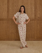 Load image into Gallery viewer, Rylee + Cru - Ruthie Set - Holiday Floral