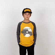 Load image into Gallery viewer, Tiny Whales - Trailblazer LS Raglan - Black/Vintage Gold