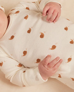 Quincy Mae - Knotted Baby Gown + Hat Set - Ivory Snails