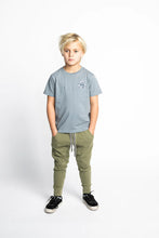 Load image into Gallery viewer, Munsterkids - v Putyourfeetup Pant - Mineral Dusty Olive
