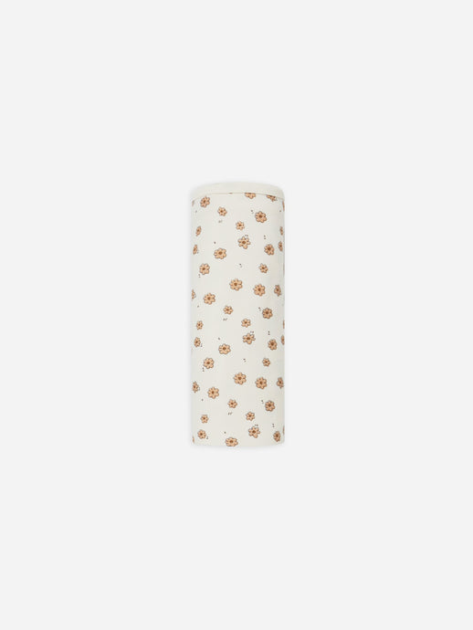 Quincy Mae - Organic Brushed Swaddle - Daisy Confetti