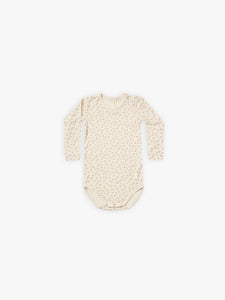 Quincy Mae - Scatter Bamboo Longsleeve Bodysuit - Natural
