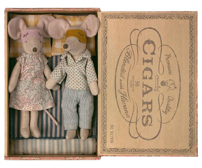 Maileg - Mum & Dad Mice in a Cigar Box