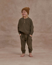 Load image into Gallery viewer, Rylee + Cru - Button Jogger Pant - Army