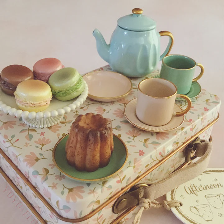 Afternoon Treat, Mouse - Merle